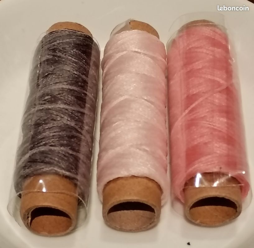 FIL CIRÉ POUR LA COUTURE DU CUIR. MULTICOLORE