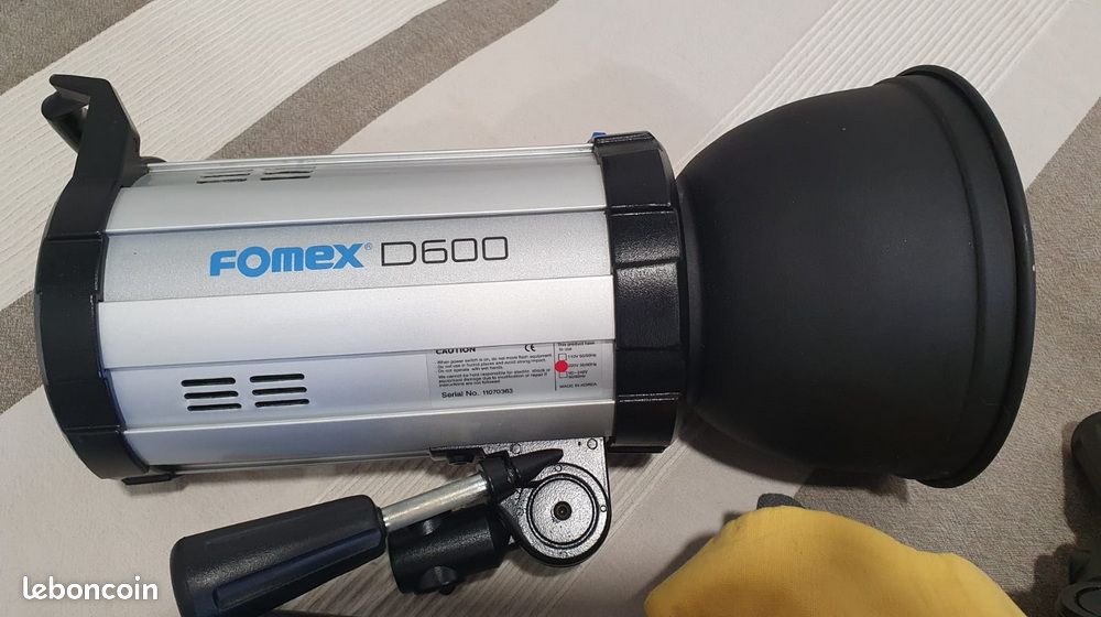 2 flashs studio professionnels FOMEX D600 – 600 Ws avec sac de transport (image 2)