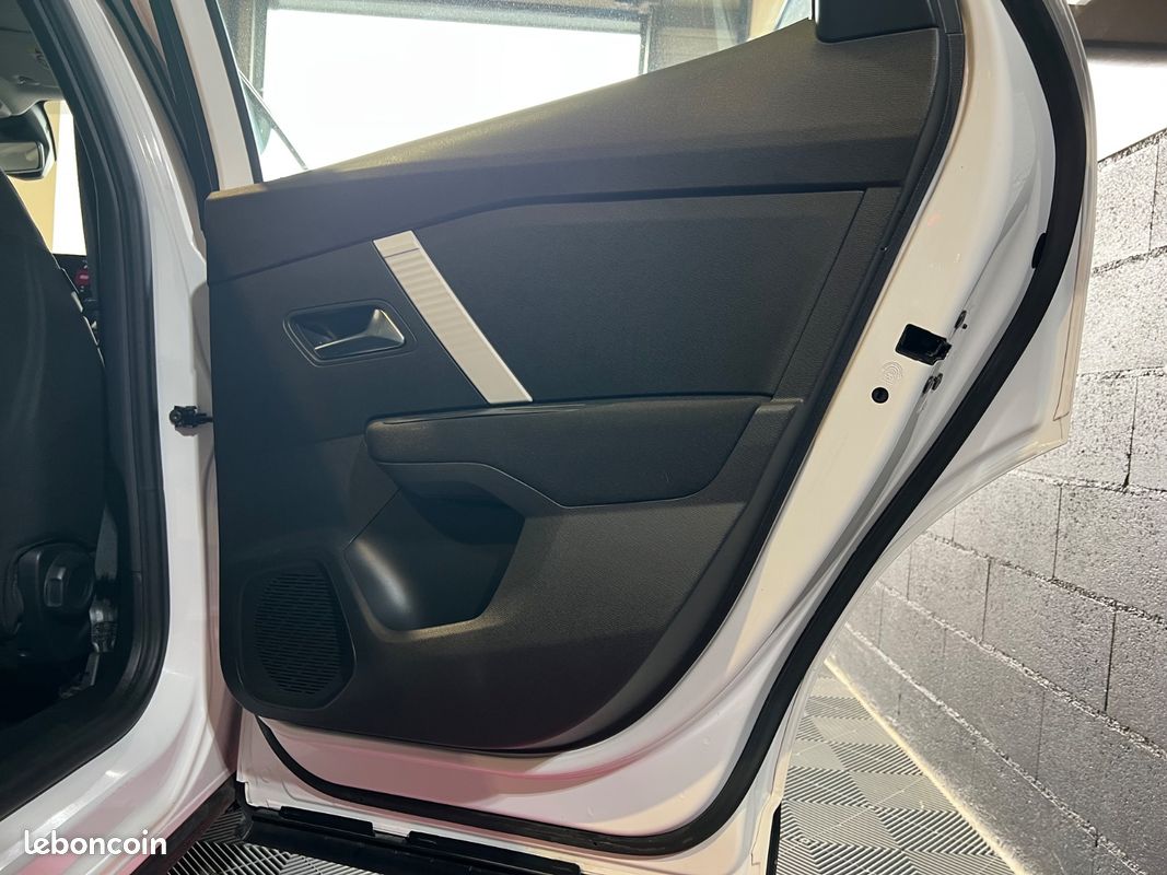 CITROEN C4 C4 BlueHDi 110 SS BVM6 Feel Pack (image 30)