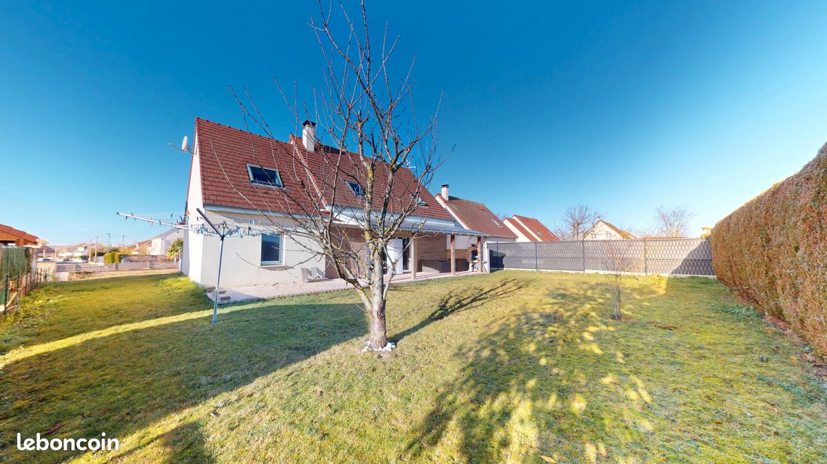 Maison 7 pièces 150 m² · à Saint-Martin-de-May · 150 m² · 367 500 €