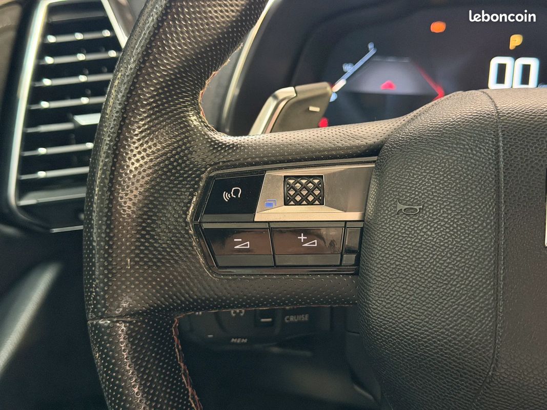 DS7 Crossback Performance Line 1.6 THP 225 EAT8 - Entretien suivi / Toit ouvrant / Attelage / CarPlay / Sellerie Cuir-Alcantara (image 29)