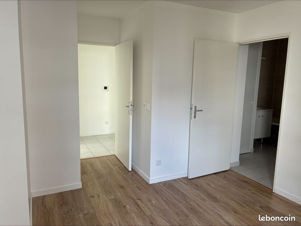 T2 42m² LYON 7 GIRONDINS - ASCENSEUR - CALME - DPE C - Garage en option — 2