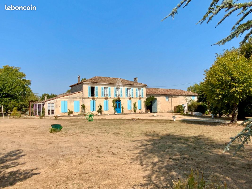 Maison 11 pièces 347 m² · à Léoville · 347 m² · 252 000 €