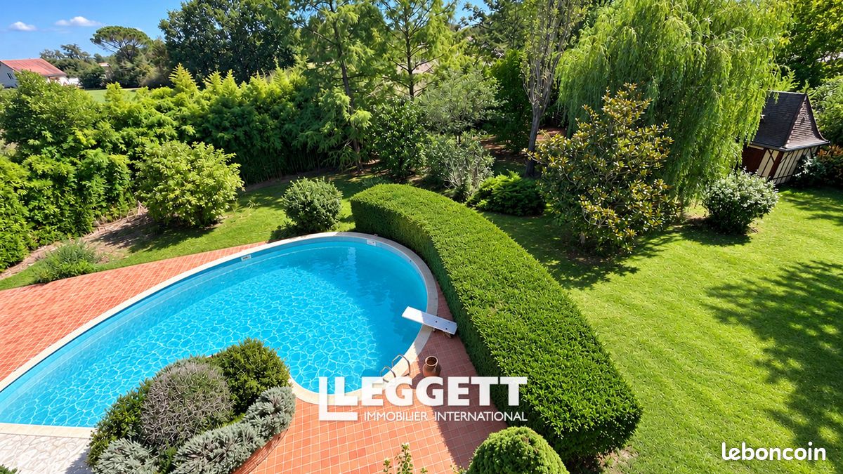 Maison 11 pièces 245 m² · à Montpon-Ménestérol · 245 m² · 372 350 €
