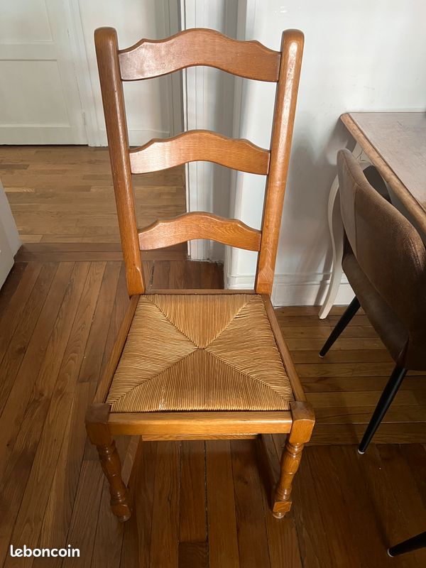 Chaises en bois (image 1)