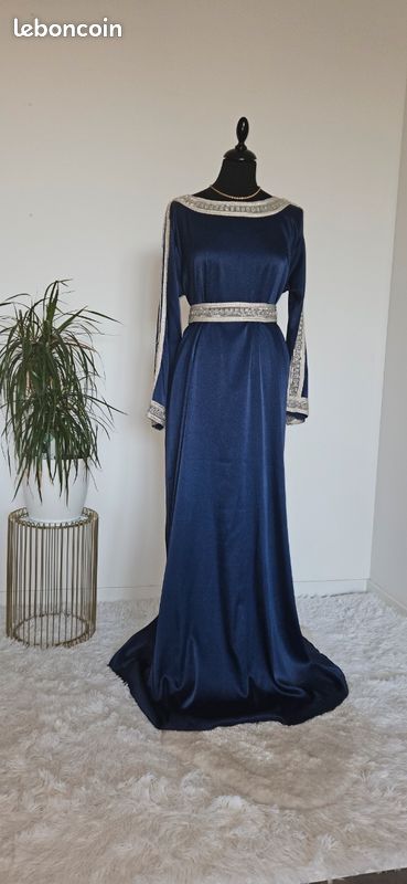 Robe bleu marine (image 1)