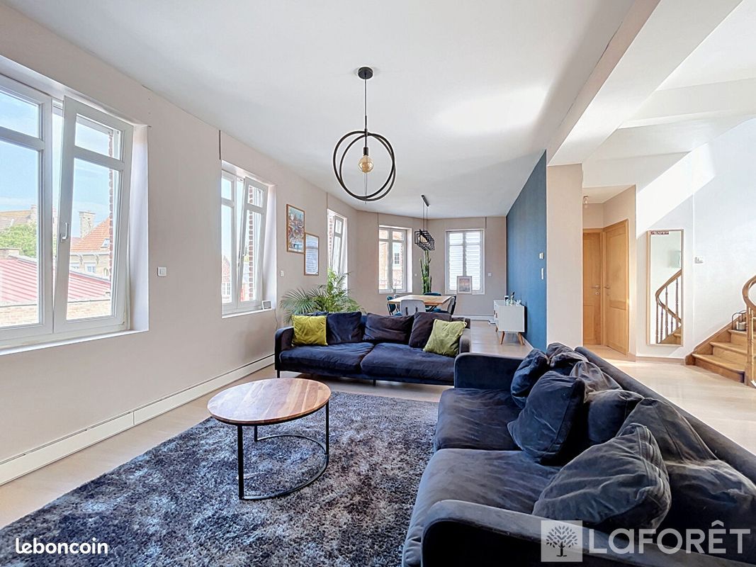 Maison 10 pièces 243 m² · à Bailleul · 243 m² · 545 000 €