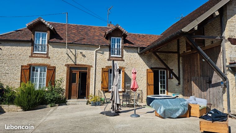Grande maison familiale à la campagne — 1