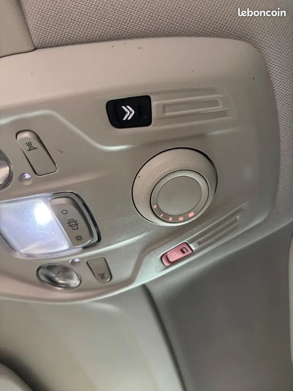 CITROEN C4 Picasso 2.0 HDI 150ch Exclusive - 2015 - Caméra de recul - Bluetooth - LED (image 19)