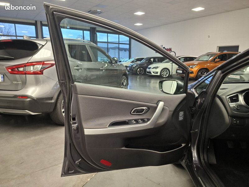 Kia CEE'D 1.6 crdi 128 ch Active Visio / Toit pano / Régulateur / Radar / 1ère main / (image 26)