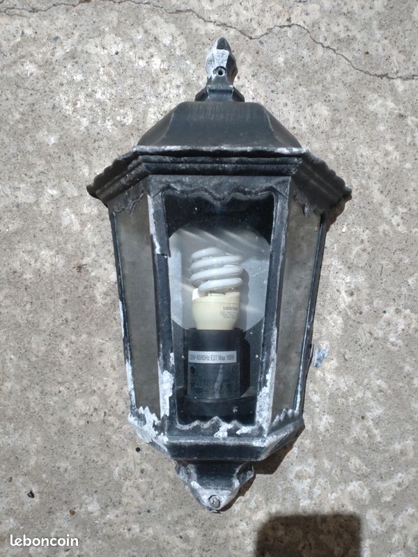 Luminaire mural extérieur (image 1)