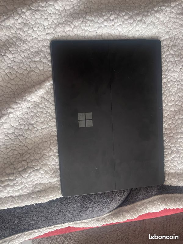 Surface Pro X (image 4)