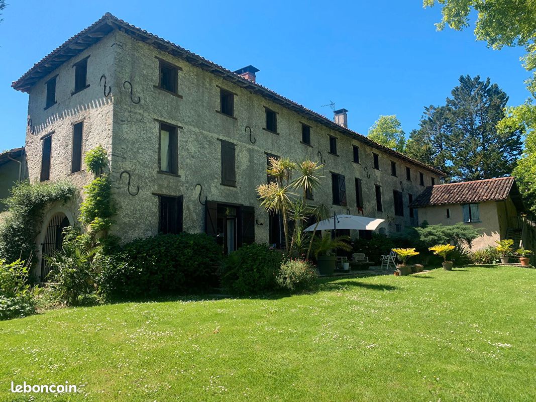 Maison 20 pièces 670 m² · à Urt · 670 m² · 1 200 000 €