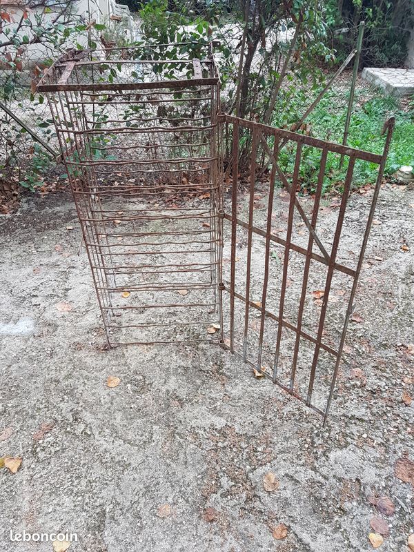 Casiers à vin 100 bouteilles ancien avec porte cadenassable (image 1)