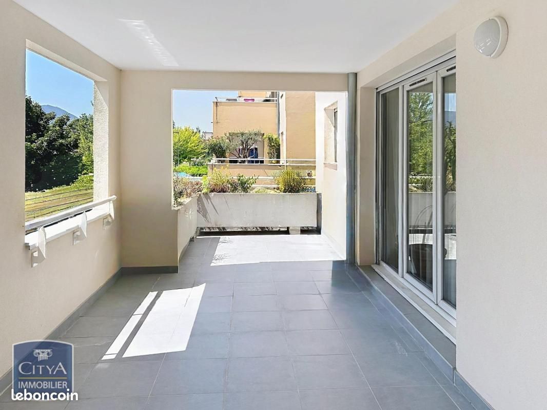 Appartement 3 pièces 79 m² · à Saint-Martin-le-Vinoux · 79 m² · 242 000 €