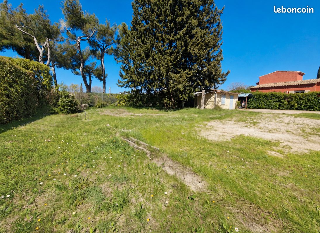 Terrain 657 m² · à Saint-Cannat · 657 m² · 269 000 €