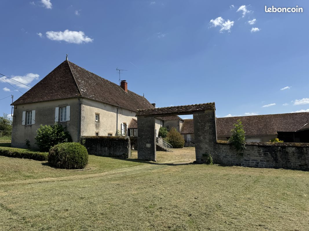 Maison 8 pièces 167 m² · à Aunay-en-Bazois · 167 m² · 110 000 €