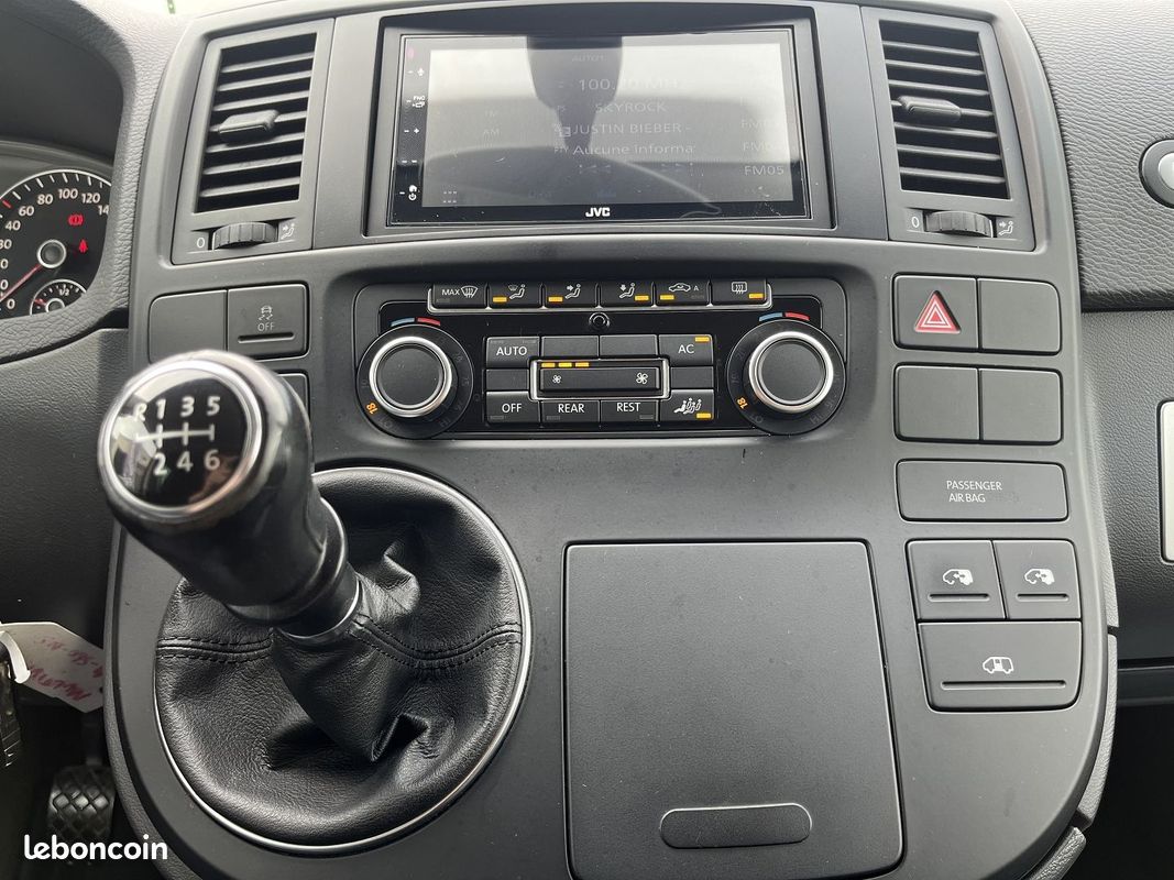 Volkswagen MULTIVAN 2.0 TDI 180CH BLUEMOTION TECHNOLOGY CONFORTLINE (image 17)