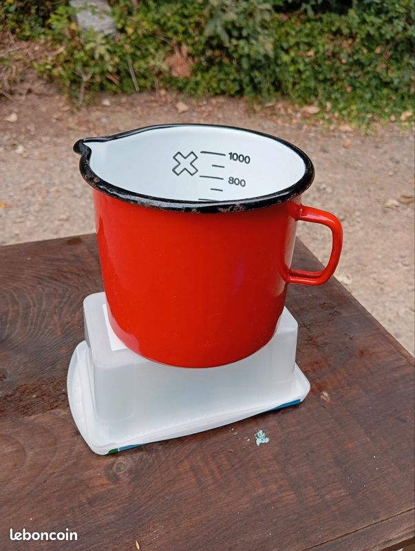 Pot doseur vintage émaillé (image 1)