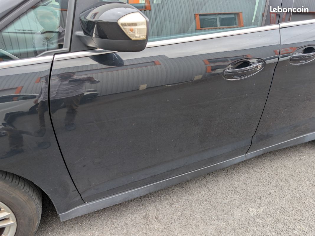 FORD C-MAX 1.6 TDCI 115 FAP SS Business Nav 7 PLACES (image 28)
