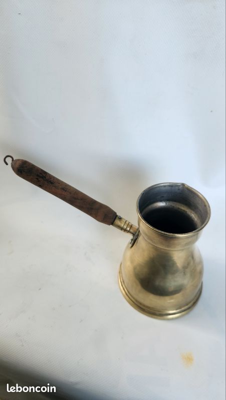 Cafetière orientale ancien en laiton et bois (image 6)