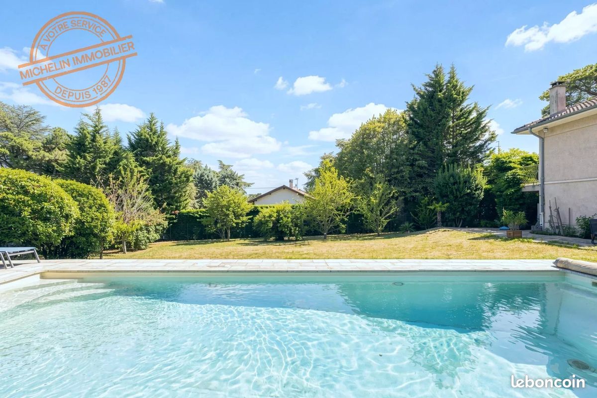 Maison 6 pièces 182 m² · à Champagne-au-Mont-d'Or · 182 m² · 890 000 €