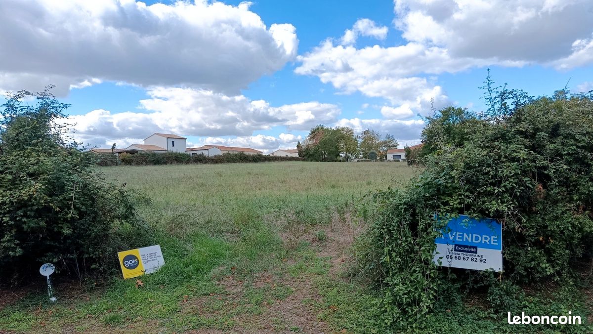 Terrain 4666 m² · à Saint-Martin-de-Saint-Maixent · 149 500 €