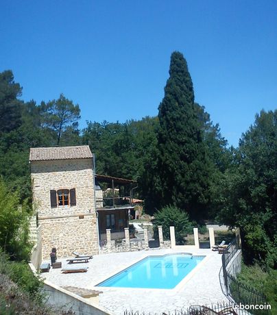 PROVENCE : maison au milieu des bois du Var, avec grande piscine
