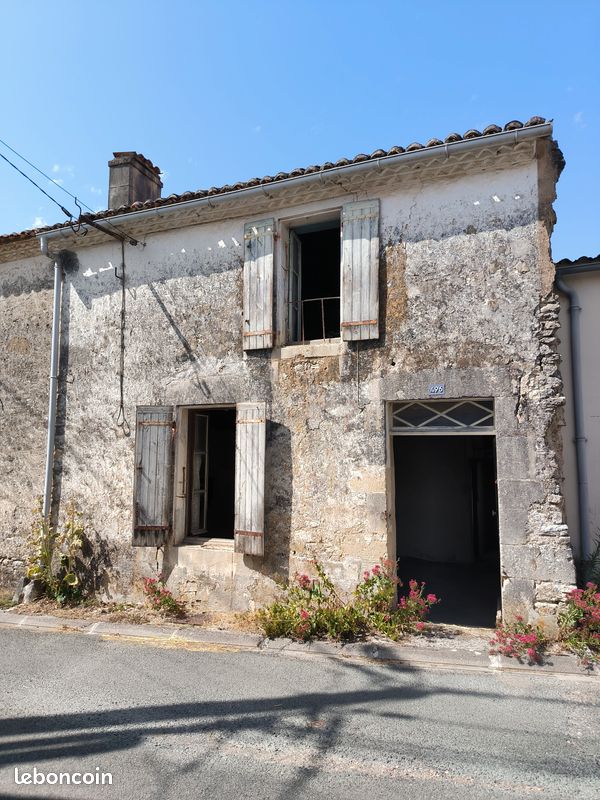Maison 3 pièces 95 m² · à Saint-Jean-d'Angély · 95 m² · 18 000 €