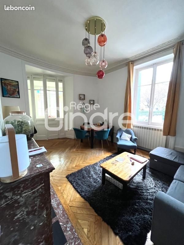 Appartement 3 pièces 80 m² · à Lyon · 80 m² · 1 076 €