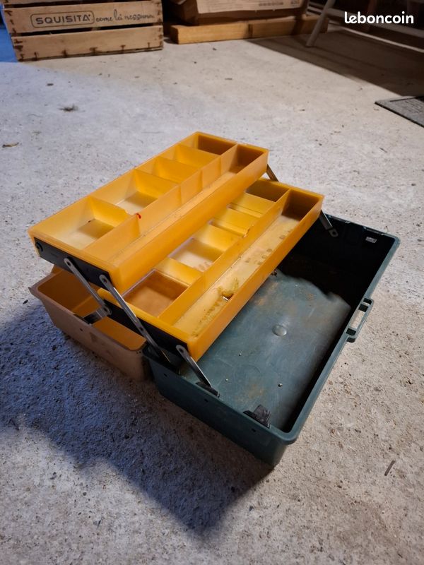 Boîte De Pêche Vintage Rebel 700 - Plastique Dur 3 Plateaux - RARE Occasion