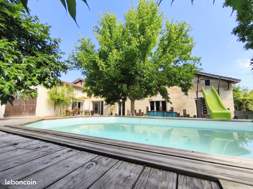 Maison 9 pièces 250 m² · à Lussac · 250 m² · 256 800 €
