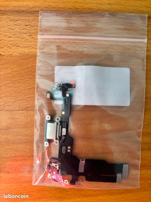 Connecteur , recharge, iPhone 15 (image 3)