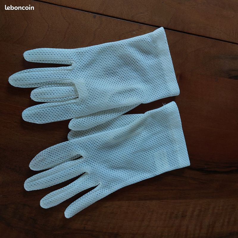 Gants Noirs coton brodés Croix Templière Blanche
