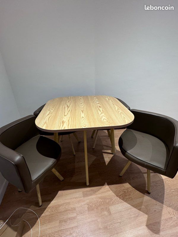 Table et 4 chaise (image 1)