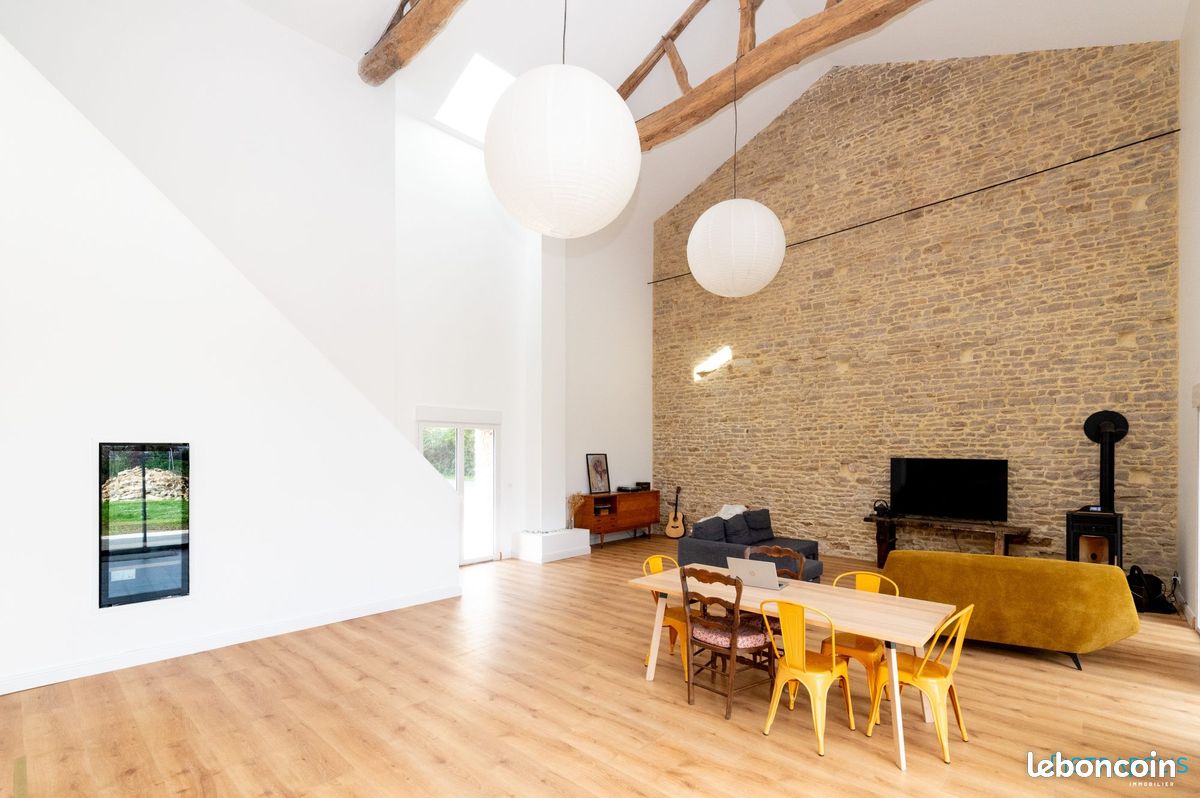 Maison 10 pièces 297 m² · à Uchizy · 297 m² · 398 000 €