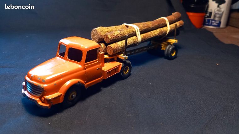 Le camion miniature Berliet GLM10 a benne basculante au 1/50e