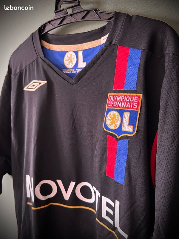 Olympique Lyonnais Troisième Maillot de foot 2007 - 2008. Sponsored by
