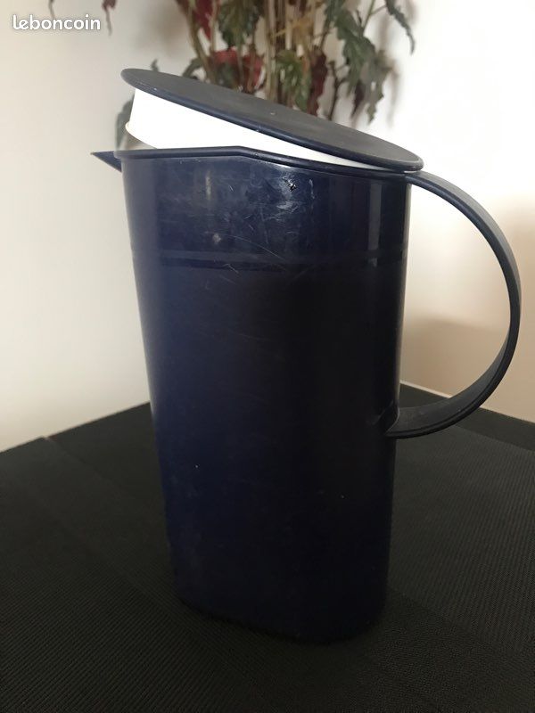Pot à eau Tupperware (image 1)