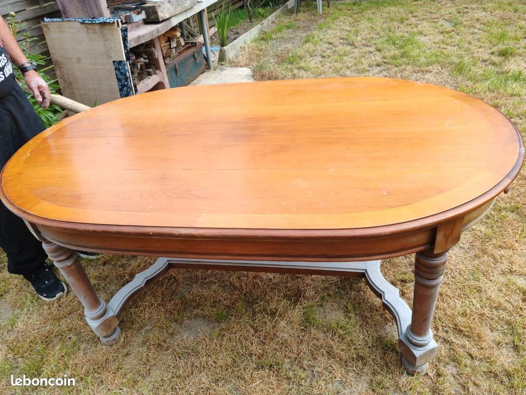 Table ovale véritable bois (image 2)