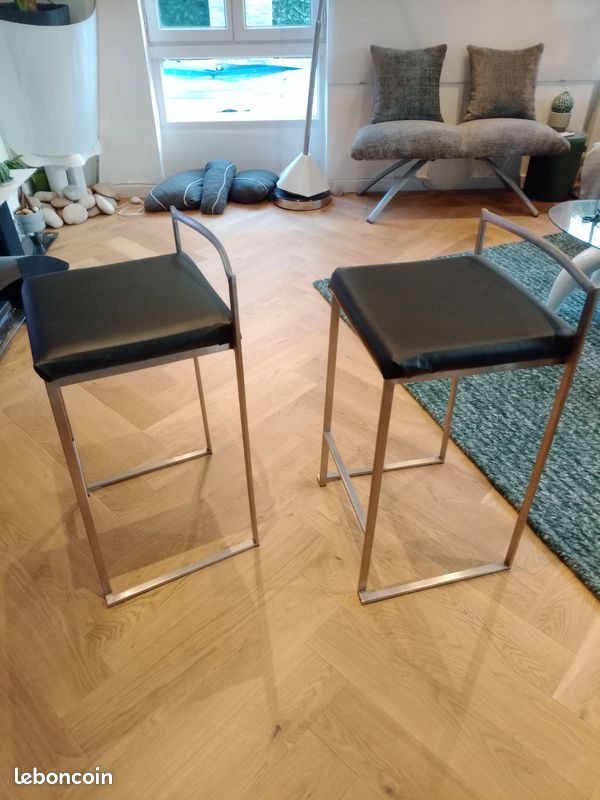 Lot de 2 chaises de bar noires - Bon état (image 1)