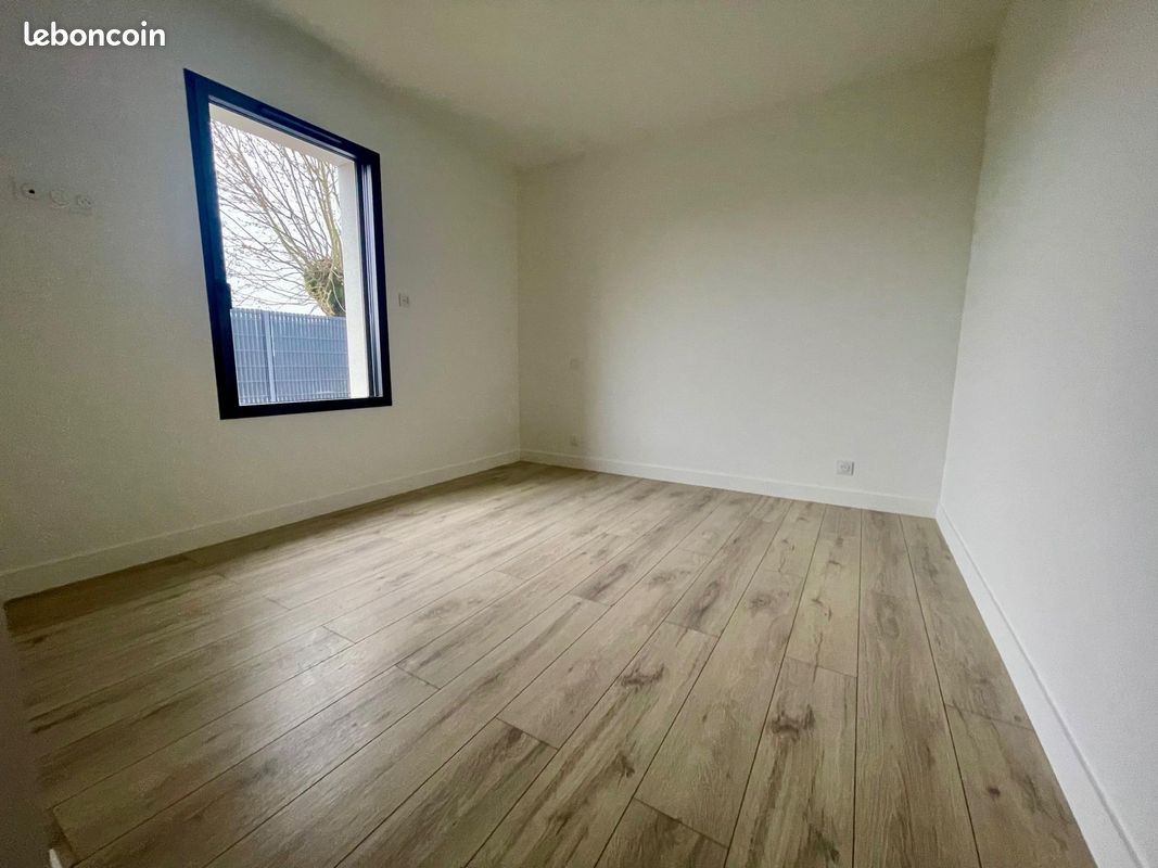 Propriété 5 pièces 134 m² - Magné 79460 (image principale 4)