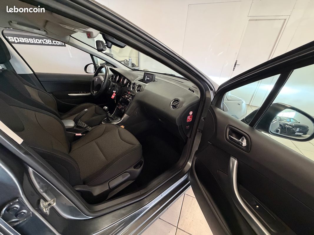 PEUGEOT 308 1.6 e-HDi 115ch FAP Sportium (image 22)