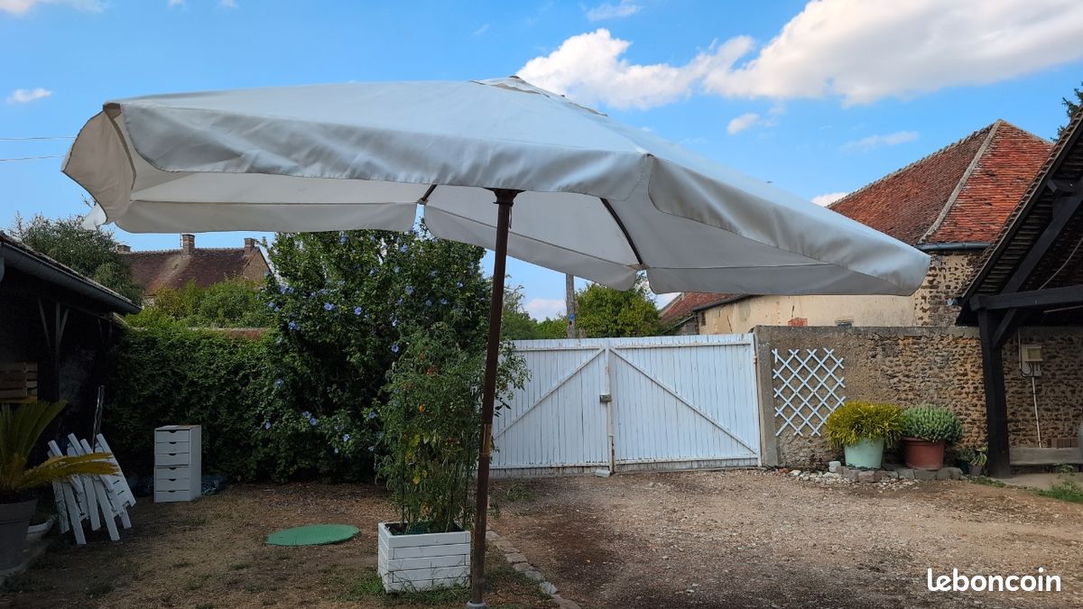 Parasol avec pied en bois sans le socle (image 1)