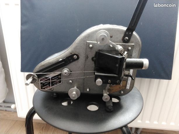 Projecteur LAPIERRE CINEMA Type J H : 38... - Lot 161 - Richard Maison de ventes