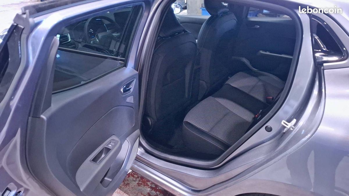Renault clio e tech full hybrid 145 ch gsr2 techno (image 28)
