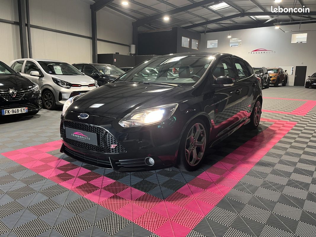 FORD FOCUS ST 2.0 SCTi 250 CV EcoBoost + SIÈGES CHAUFFANTS RECARO + BLUETOOTH + RADAR DE RECUL (image 7)