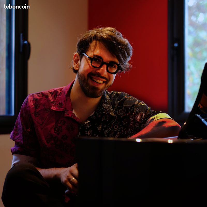 Prof diplômé du conservatoire, propose des cours de piano à domicile — pédagogie centrée sur le libre choix des morceaux et le plaisir de jouer (image 1)