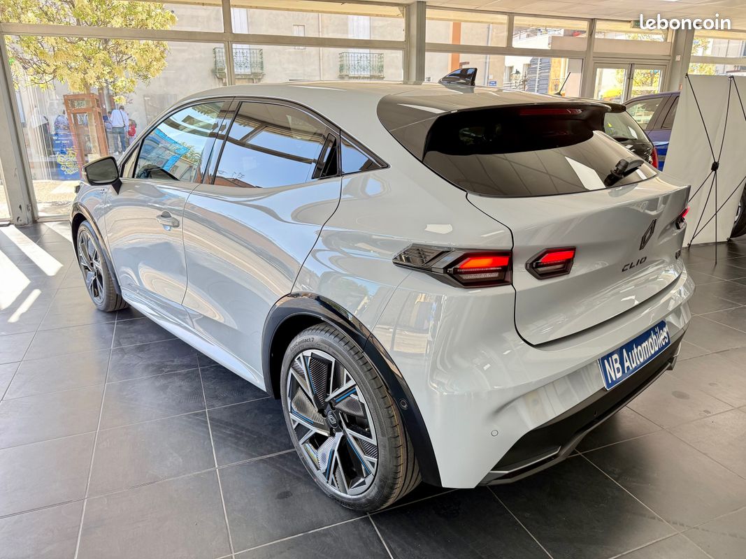 Renault Clio 6 Esprit Alpine full hybrid E-Tech 160 ch, TVA récupérable (image 6)