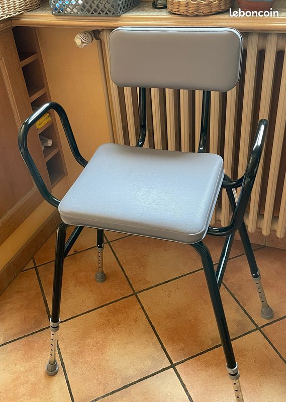 Chaise haute médicale réglable (image 1)